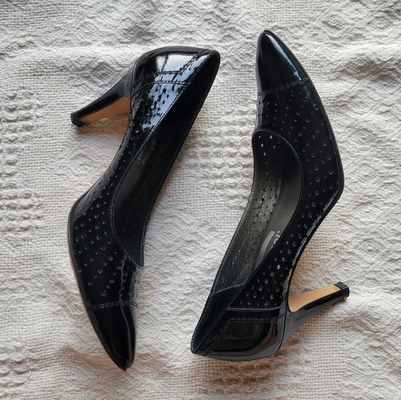 Just Capucci- Black, slip on style pointy toe heel. - Picture 4 of 11